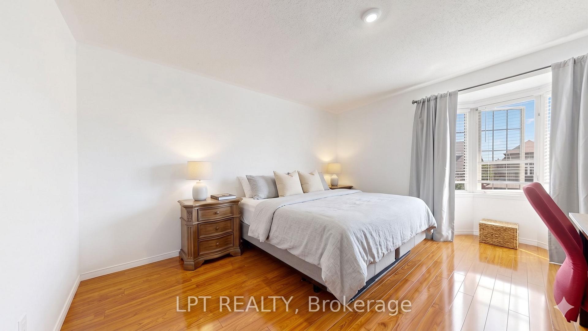 Photo 9 of 30 Ranchero Drive, Brampton, Fletcher's Meadow — HOMEH