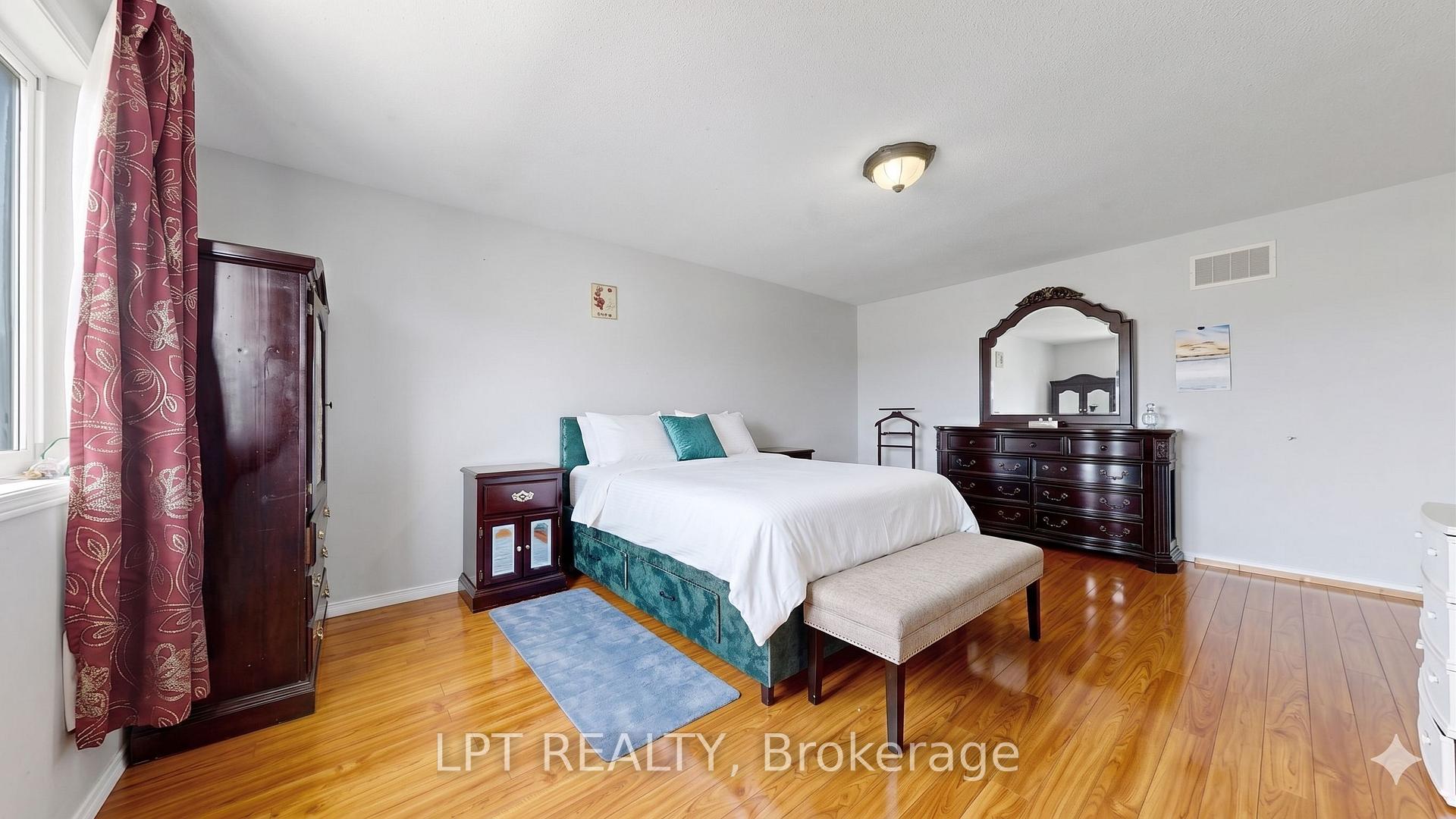 Photo 10 of 30 Ranchero Drive, Brampton, Fletcher's Meadow — HOMEH
