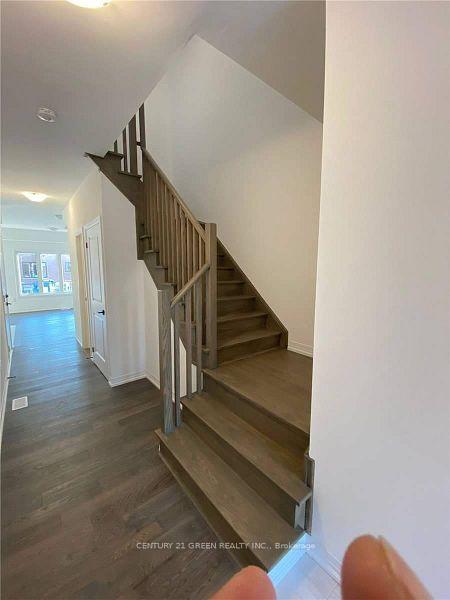 Photo 5 of 135 Turnberry Lane, Barrie, Painswick South — HOMEH