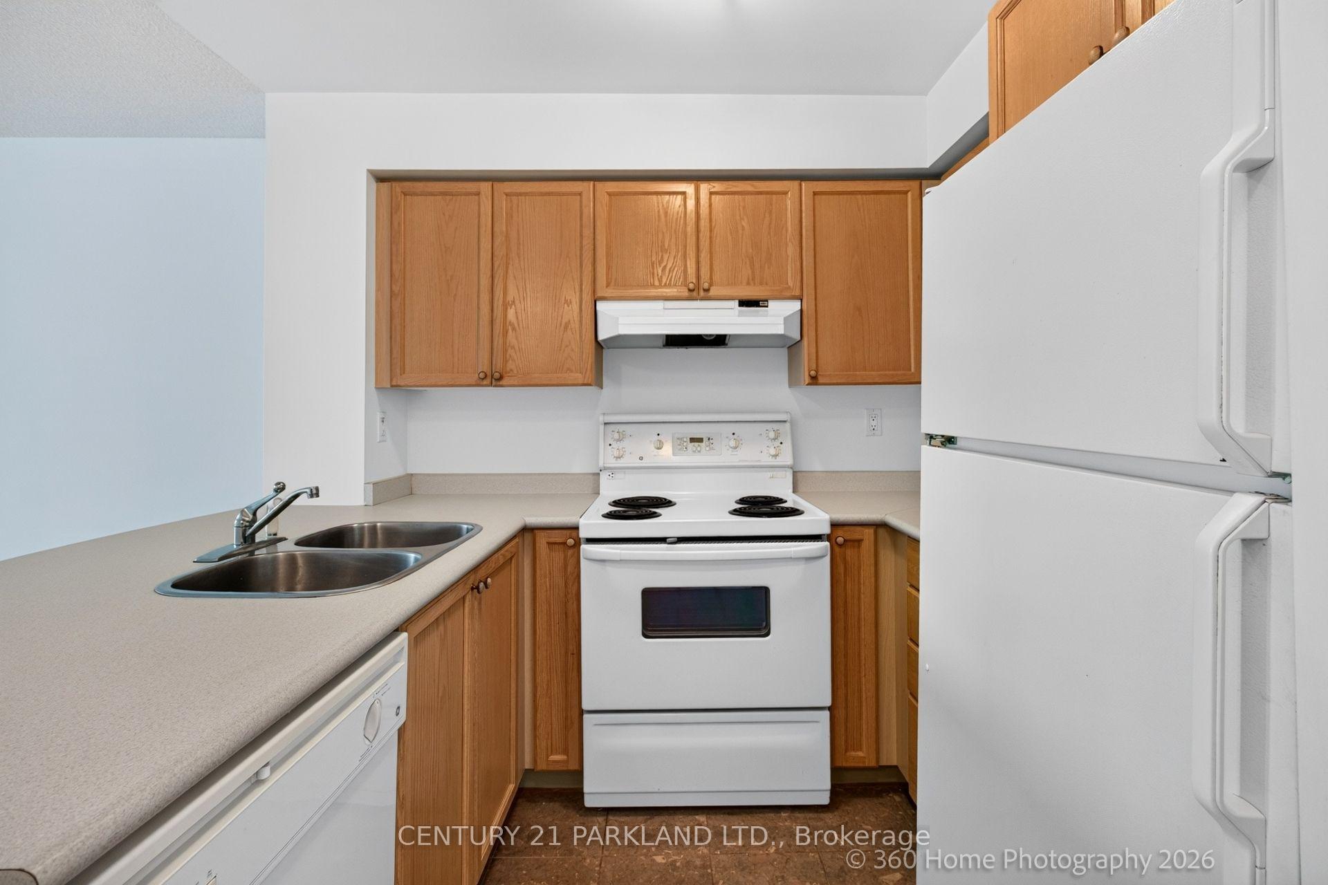 Photo 4 of Unit 609, 109 Front Street E, Toronto, Moss Park — HOMEH