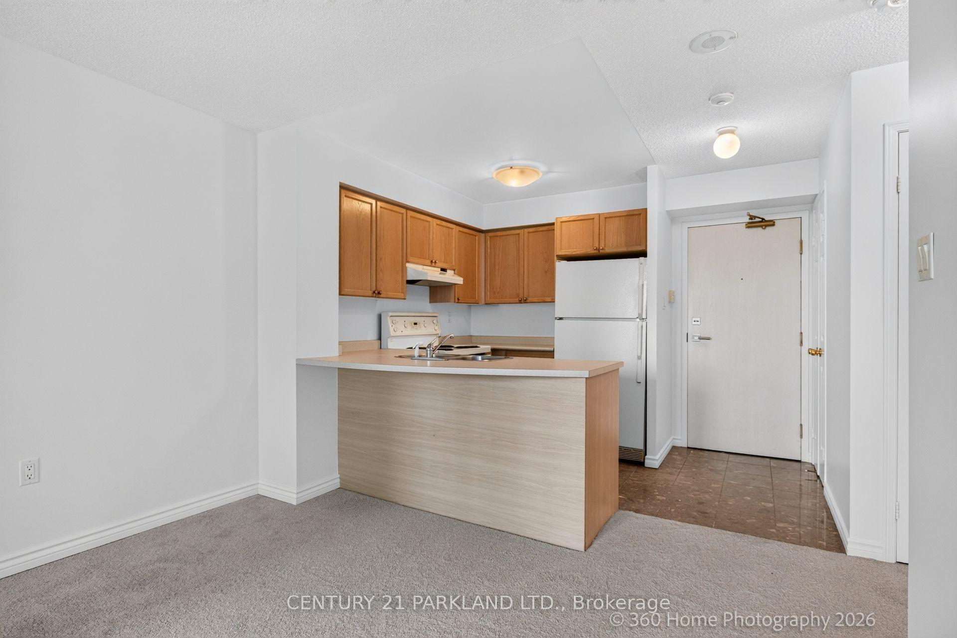 Photo 5 of Unit 609, 109 Front Street E, Toronto, Moss Park — HOMEH
