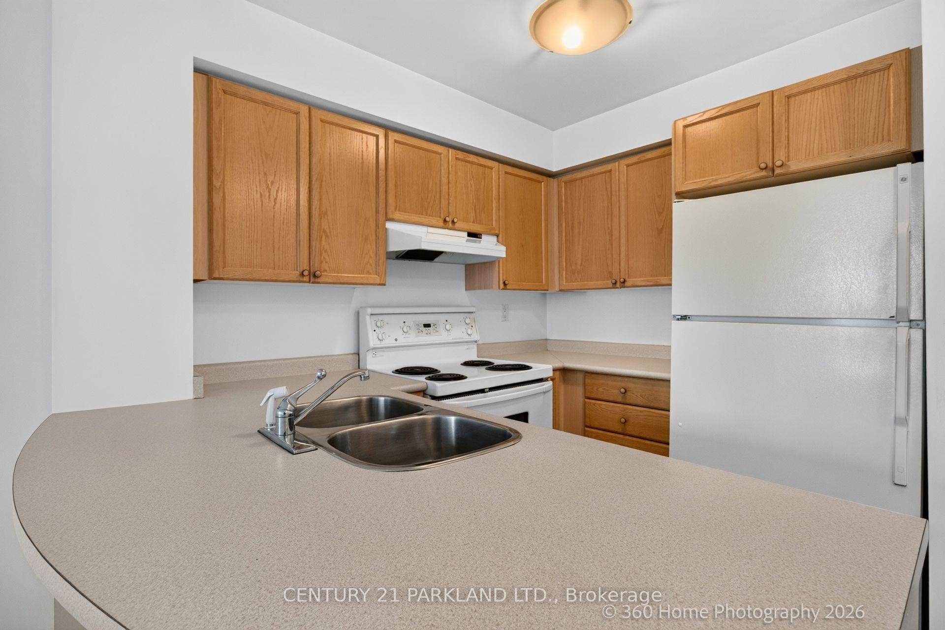 Photo 7 of Unit 609, 109 Front Street E, Toronto, Moss Park — HOMEH