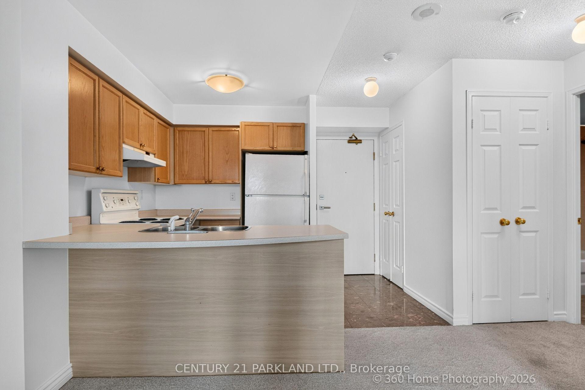Photo 8 of Unit 609, 109 Front Street E, Toronto, Moss Park — HOMEH