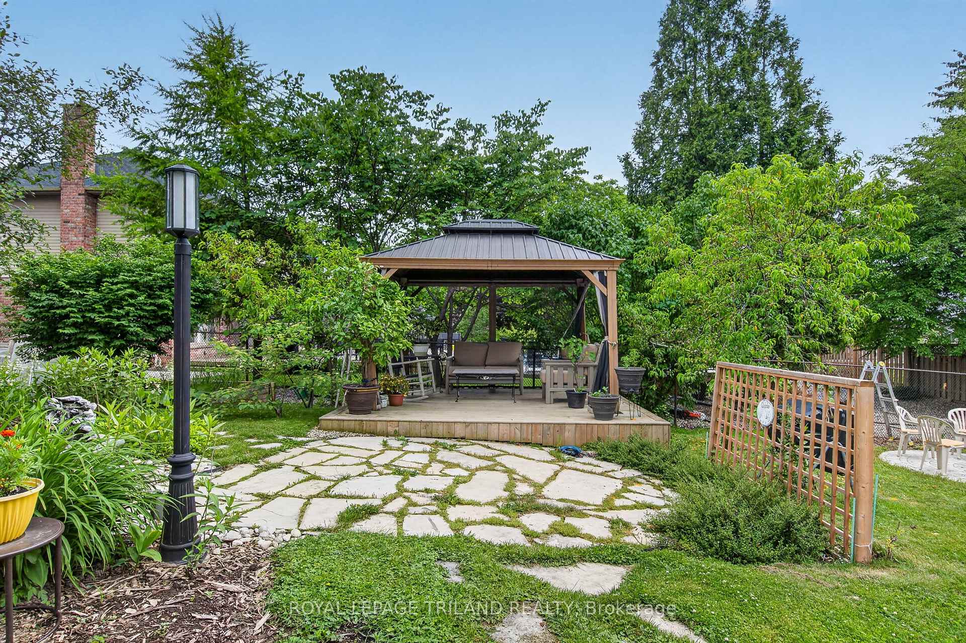 Photo 38 of 46 Garden Walk, London, South N — HOMEH