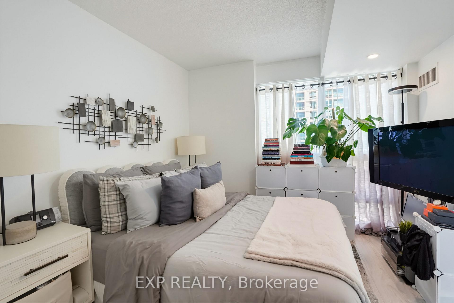 Photo 22 of Unit 813, 155 Legion Road N, Etobicoke, Mimico — HOMEH
