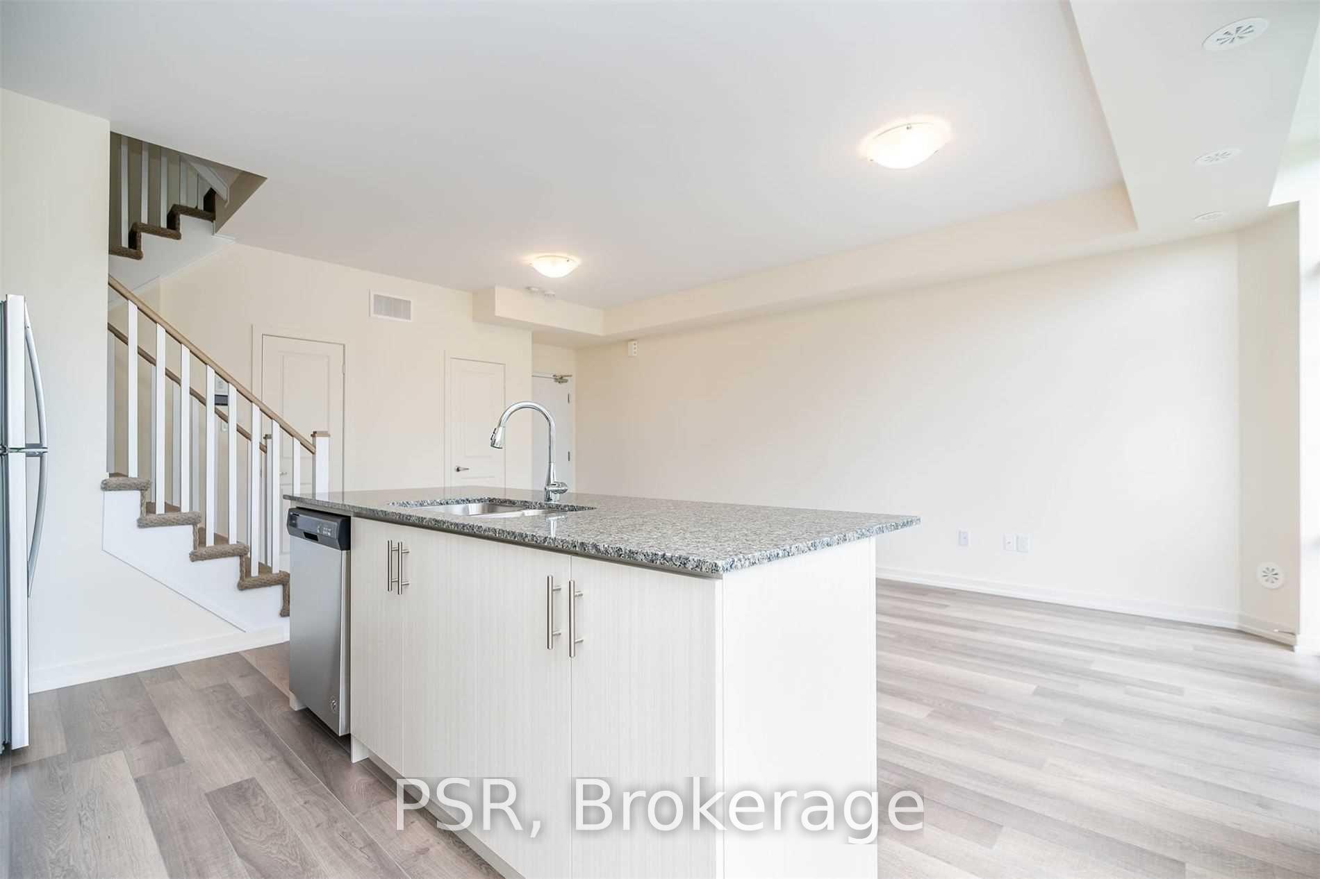 Photo 8 of Unit 449, 18 Whitaker Way, Whitchurch-Stouffville, Stouffville — HOMEH
