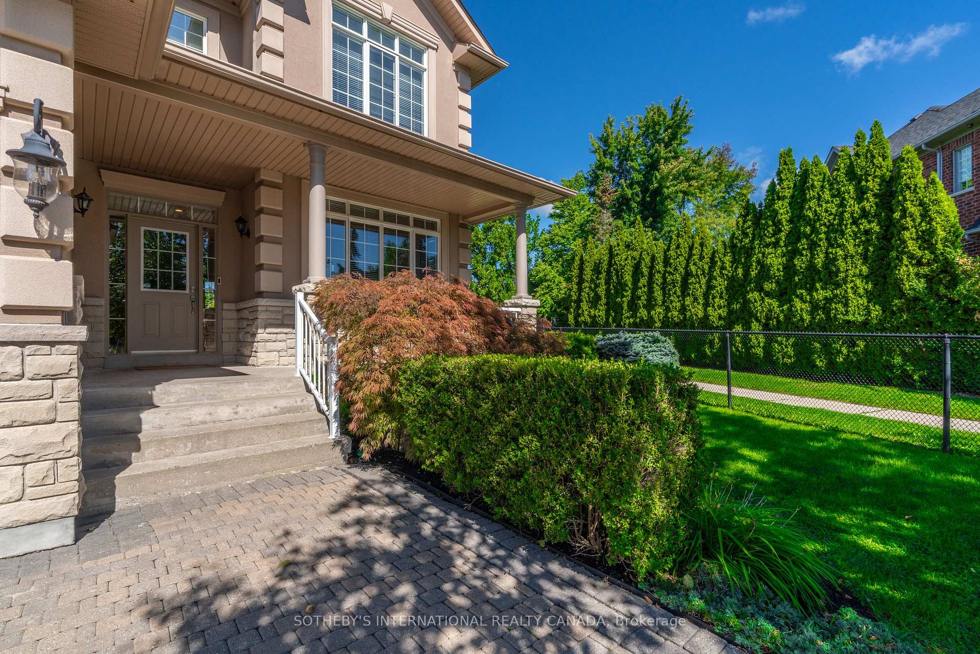 Photo 3 of 186 Weaver Court, Vaughan, Kleinburg — HOMEH