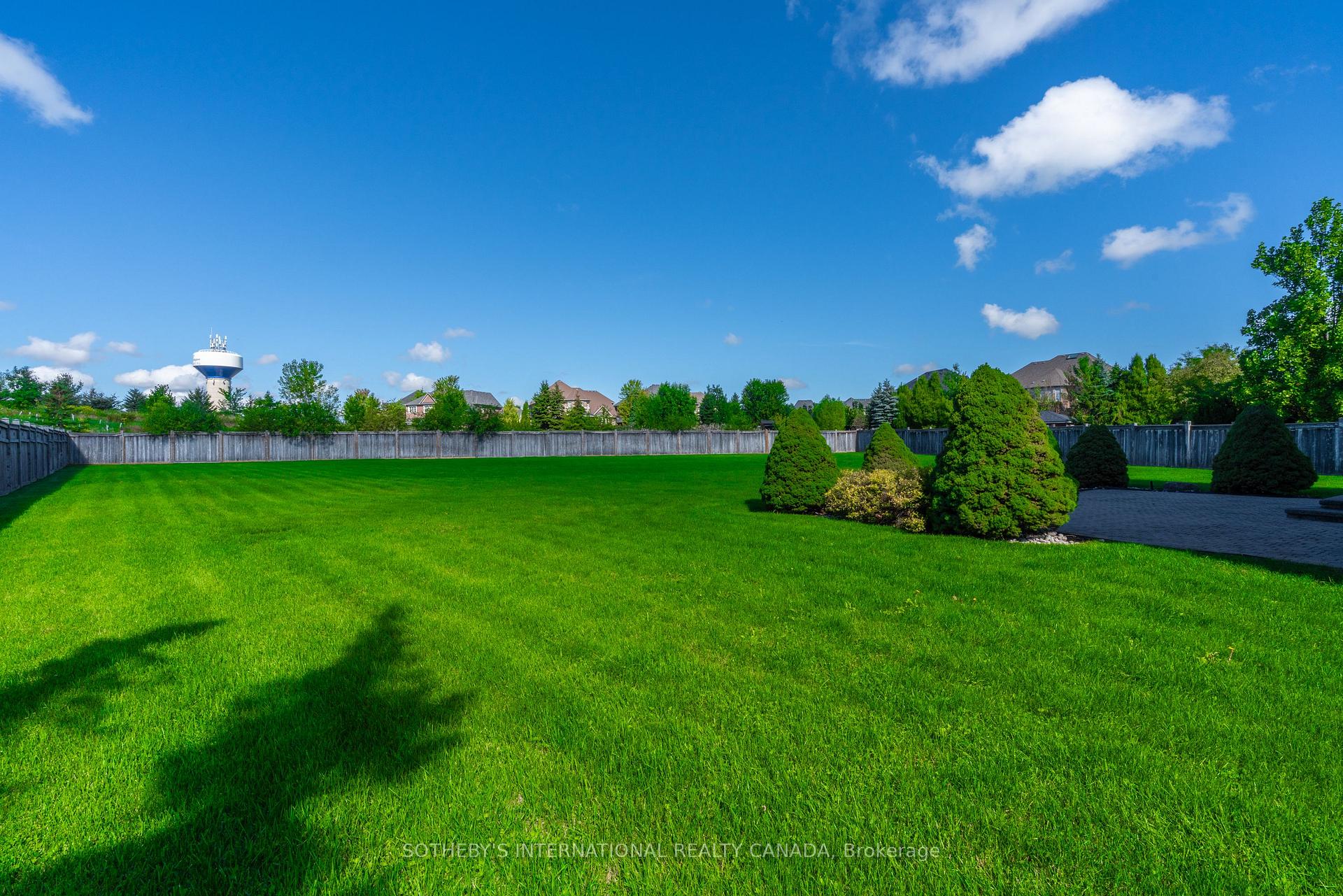 Photo 6 of 186 Weaver Court, Vaughan, Kleinburg — HOMEH