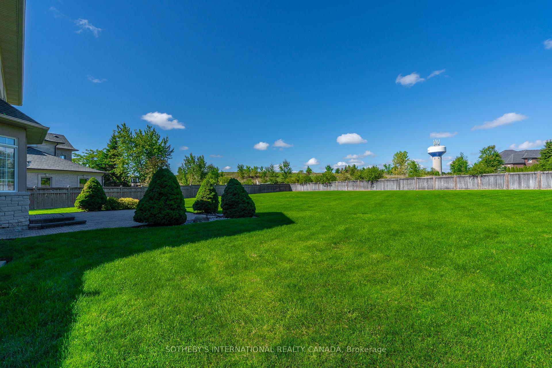 Photo 7 of 186 Weaver Court, Vaughan, Kleinburg — HOMEH