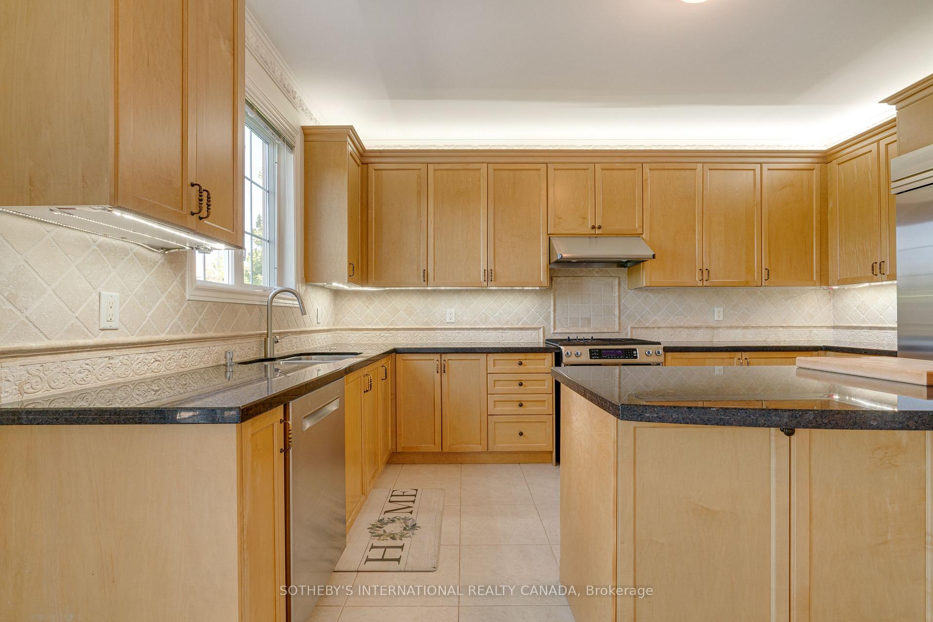 Photo 9 of 186 Weaver Court, Vaughan, Kleinburg — HOMEH