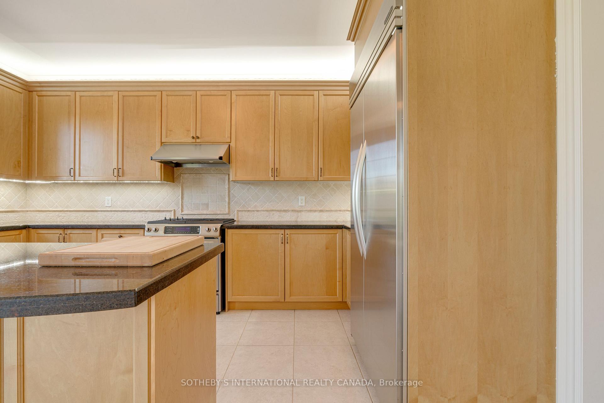 Photo 10 of 186 Weaver Court, Vaughan, Kleinburg — HOMEH
