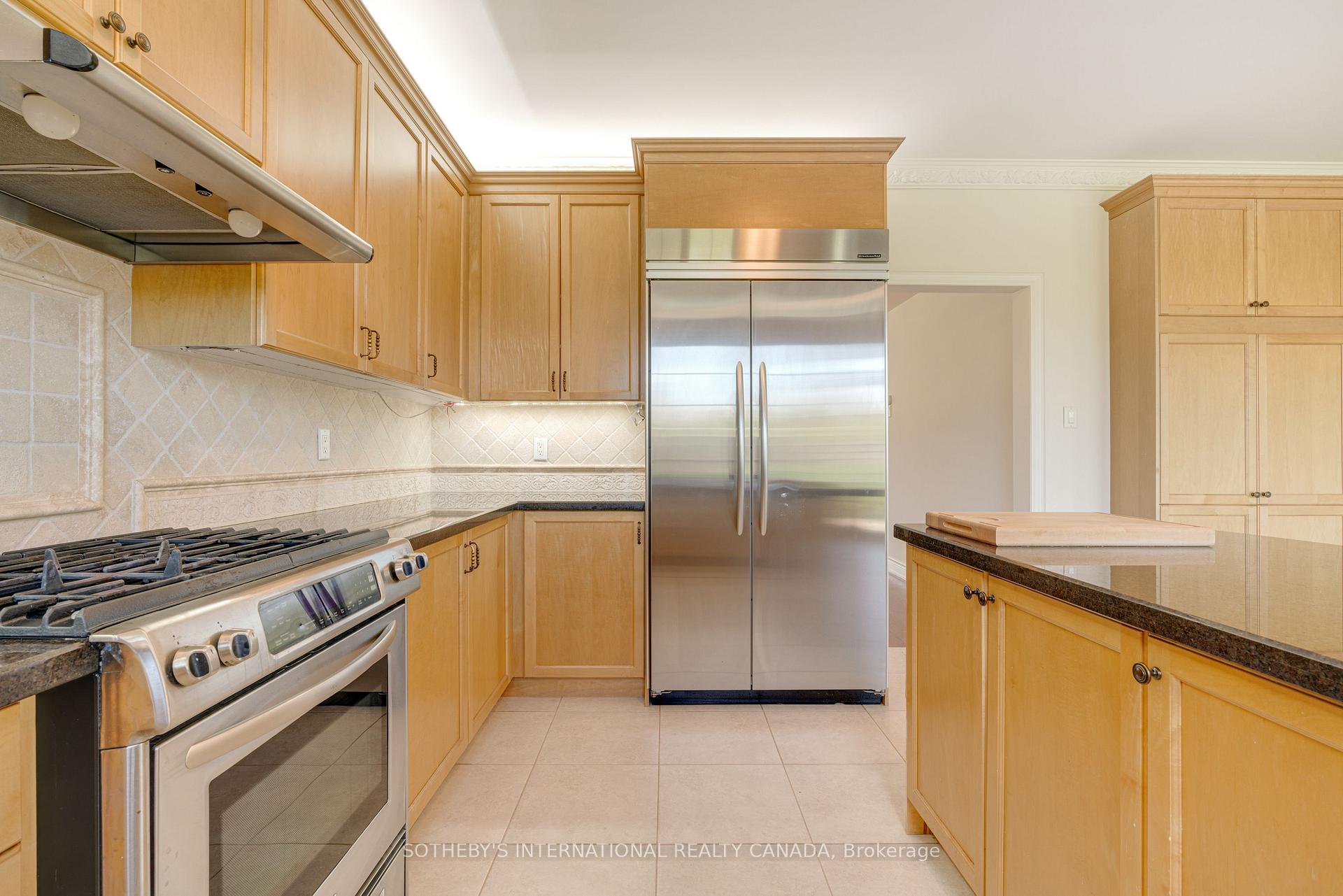 Photo 11 of 186 Weaver Court, Vaughan, Kleinburg — HOMEH