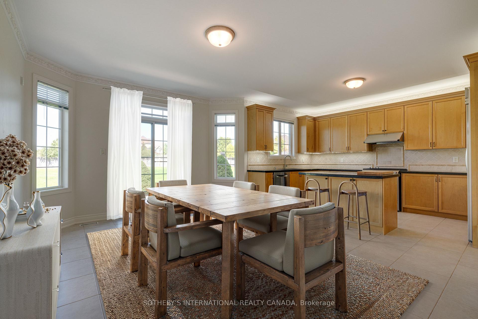 Photo 12 of 186 Weaver Court, Vaughan, Kleinburg — HOMEH
