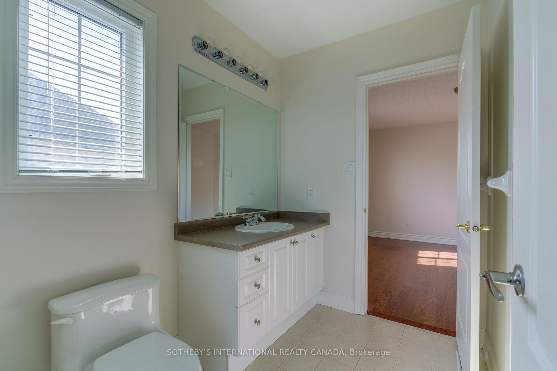 Photo 25 of 186 Weaver Court, Vaughan, Kleinburg — HOMEH