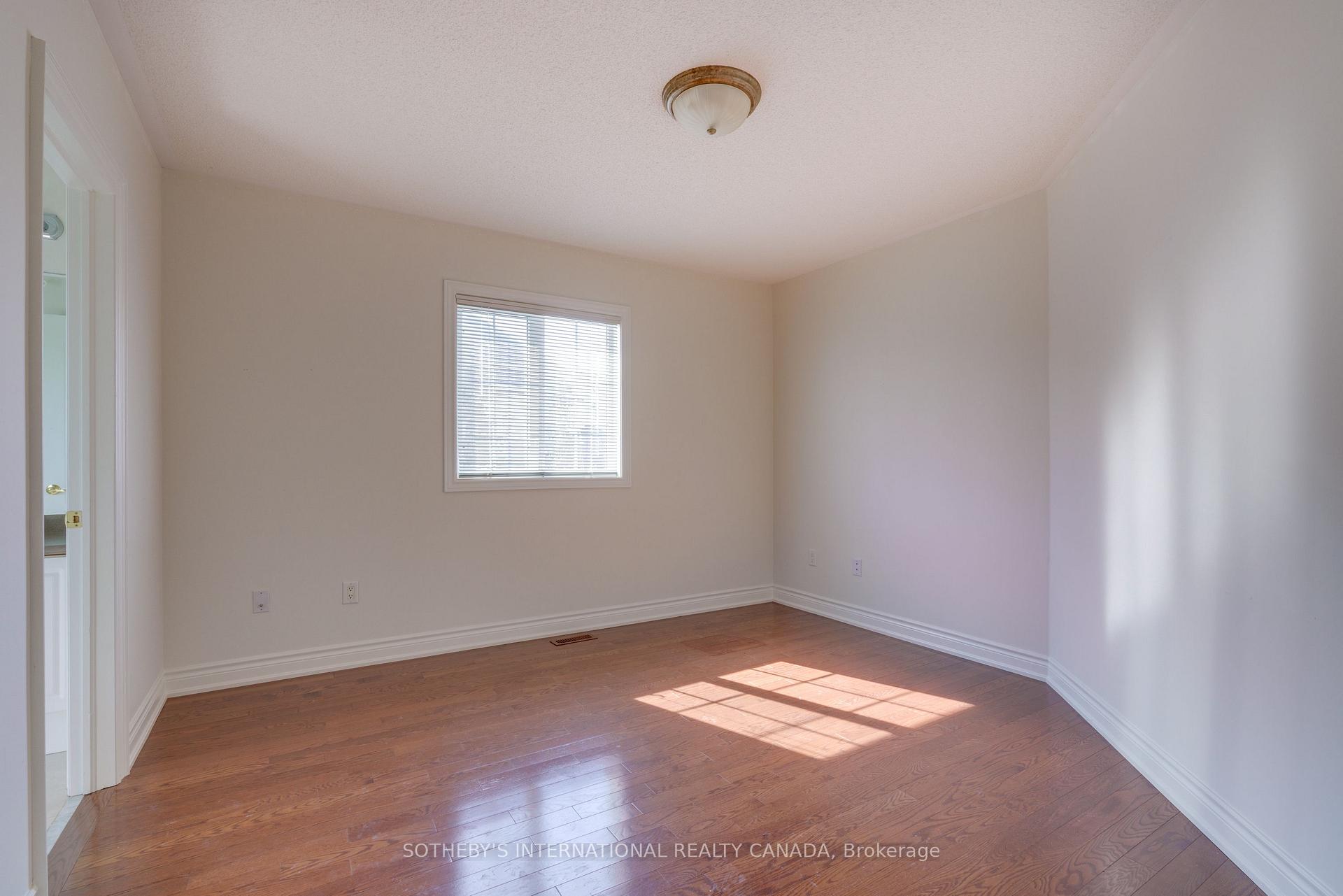 Photo 27 of 186 Weaver Court, Vaughan, Kleinburg — HOMEH