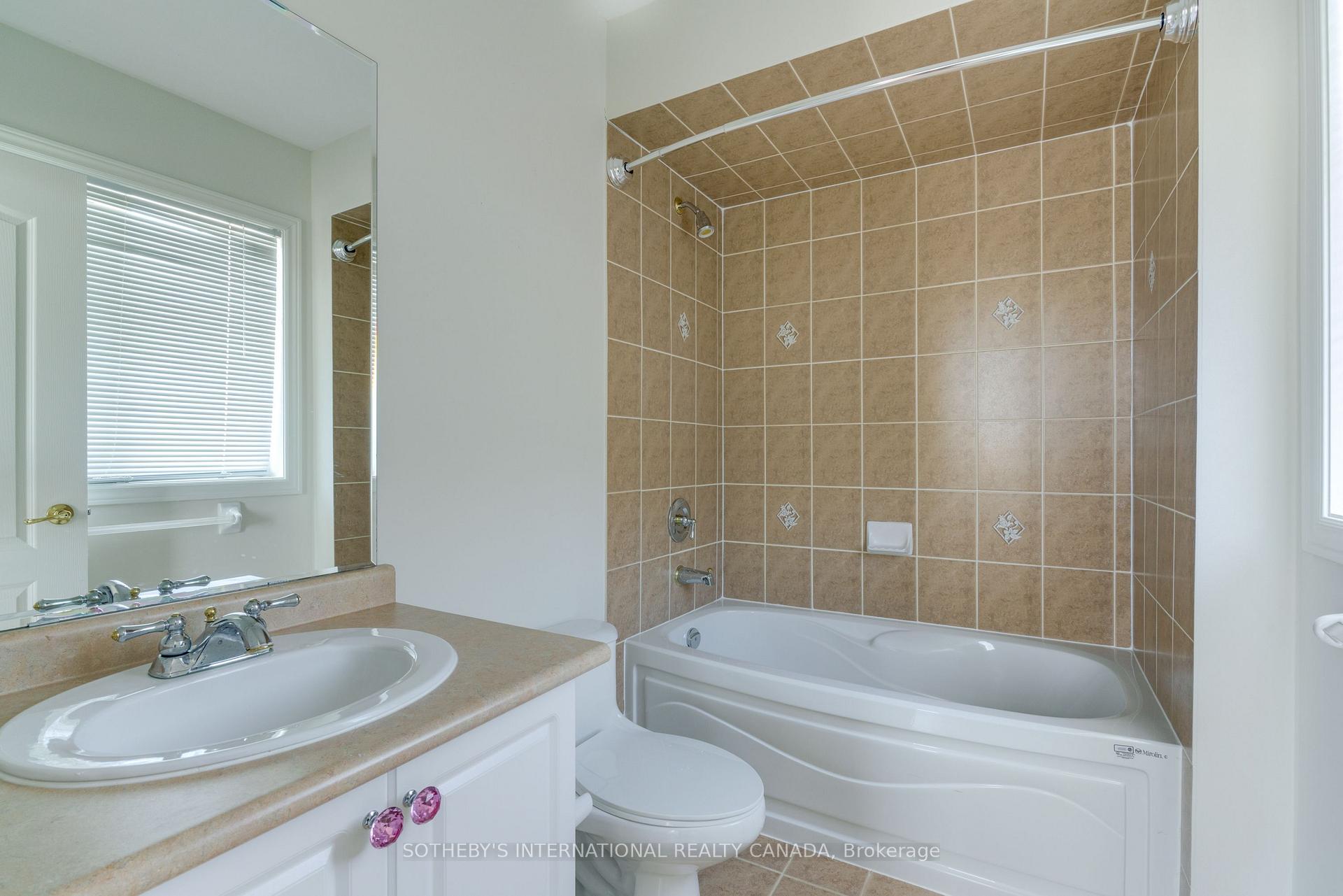 Photo 28 of 186 Weaver Court, Vaughan, Kleinburg — HOMEH
