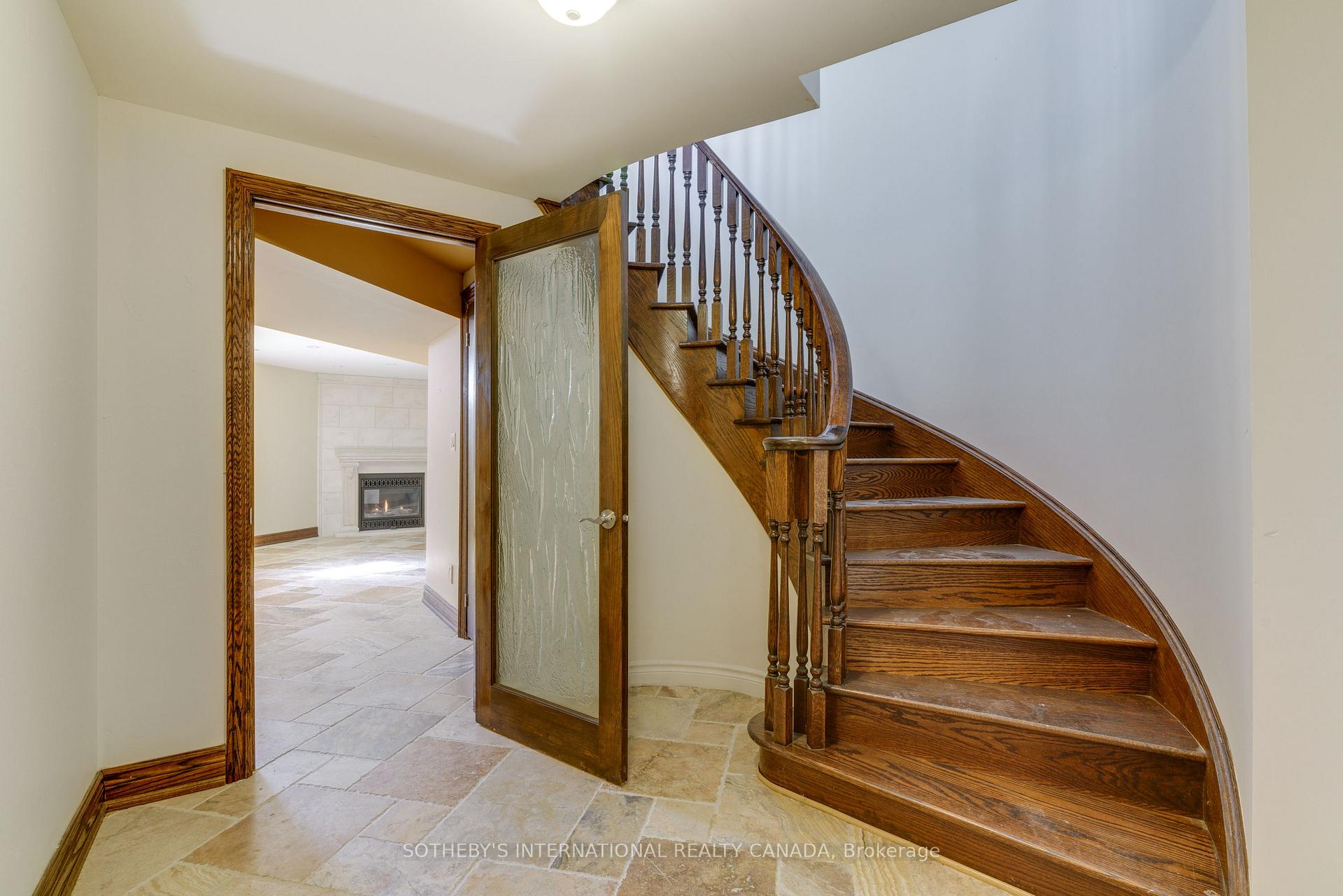 Photo 29 of 186 Weaver Court, Vaughan, Kleinburg — HOMEH