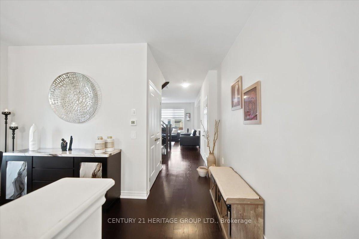 Photo 3 of 100 Mondial Crescent E, East Gwillimbury, Queensville — HOMEH