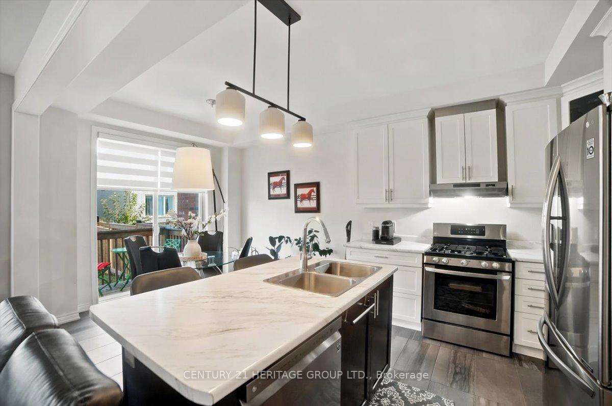 Photo 7 of 100 Mondial Crescent E, East Gwillimbury, Queensville — HOMEH