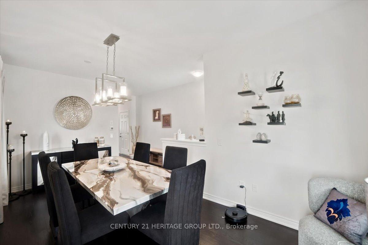 Photo 12 of 100 Mondial Crescent E, East Gwillimbury, Queensville — HOMEH