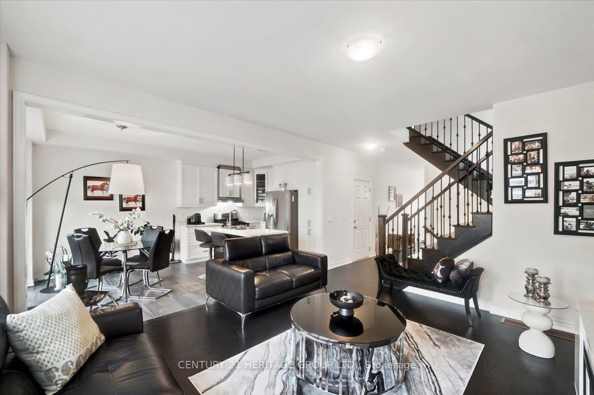 Photo 14 of 100 Mondial Crescent E, East Gwillimbury, Queensville — HOMEH