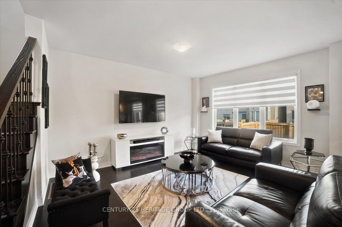 Photo 15 of 100 Mondial Crescent E, East Gwillimbury, Queensville — HOMEH