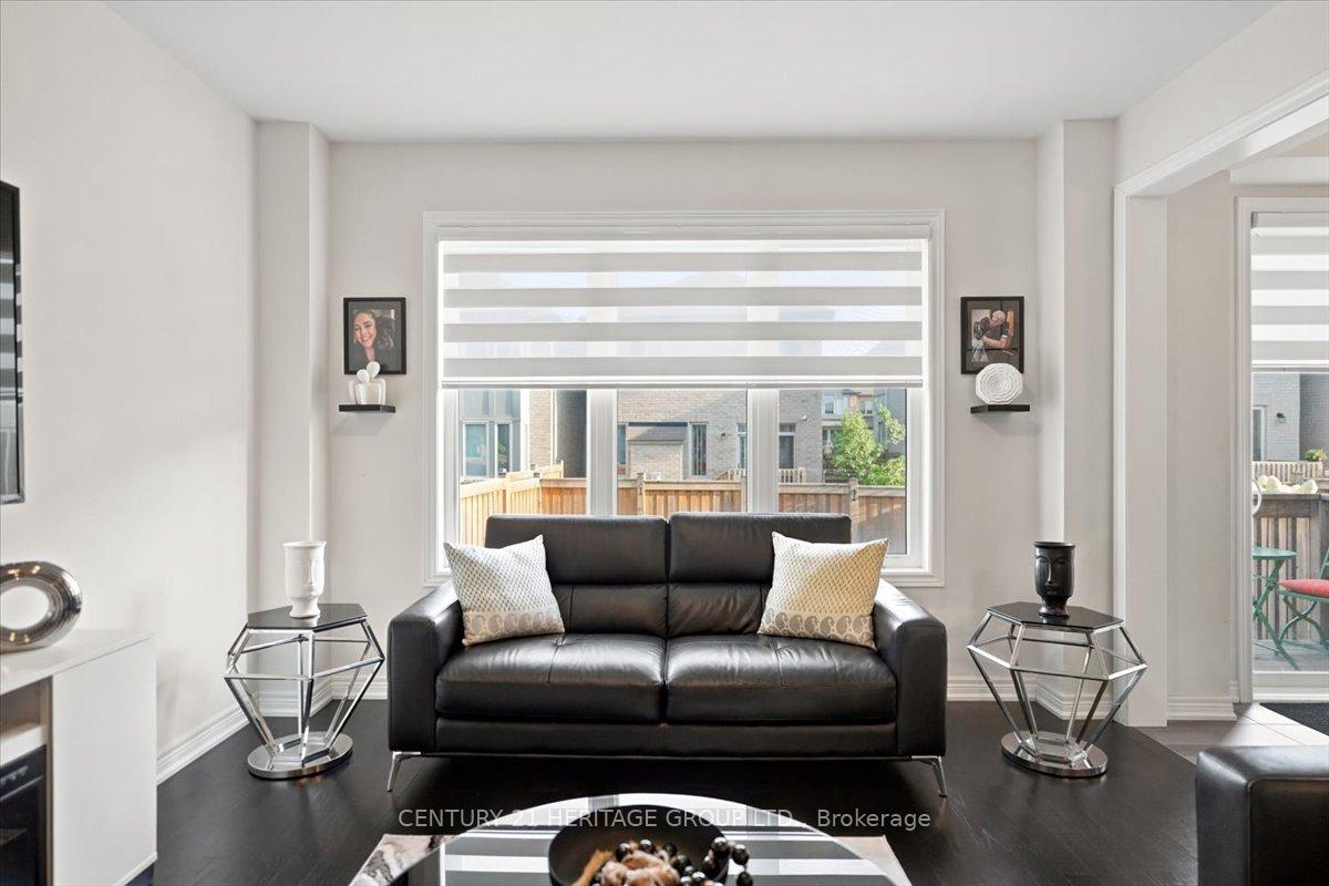 Photo 16 of 100 Mondial Crescent E, East Gwillimbury, Queensville — HOMEH