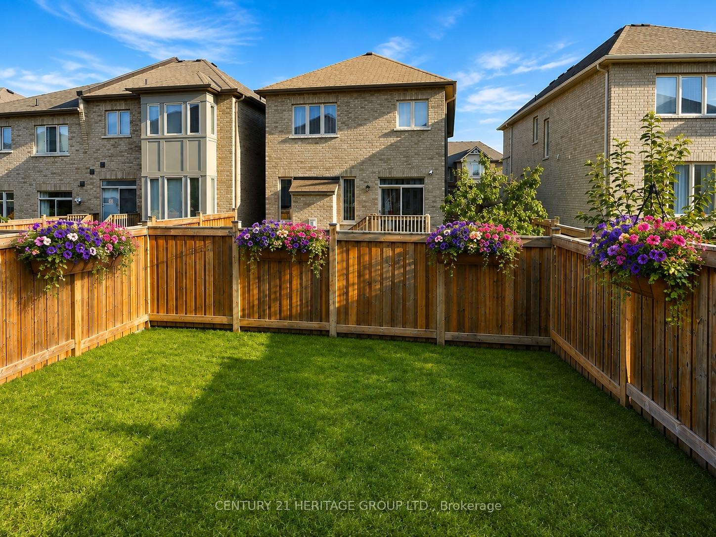 Photo 35 of 100 Mondial Crescent E, East Gwillimbury, Queensville — HOMEH