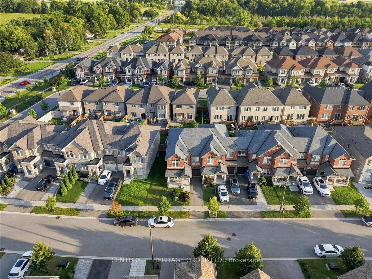 Photo 37 of 100 Mondial Crescent E, East Gwillimbury, Queensville — HOMEH