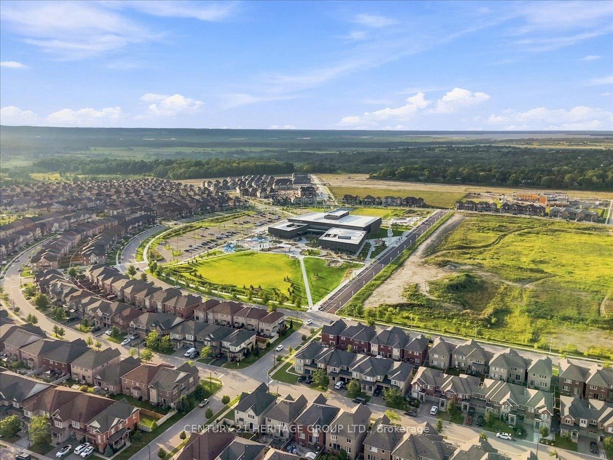 Photo 39 of 100 Mondial Crescent E, East Gwillimbury, Queensville — HOMEH