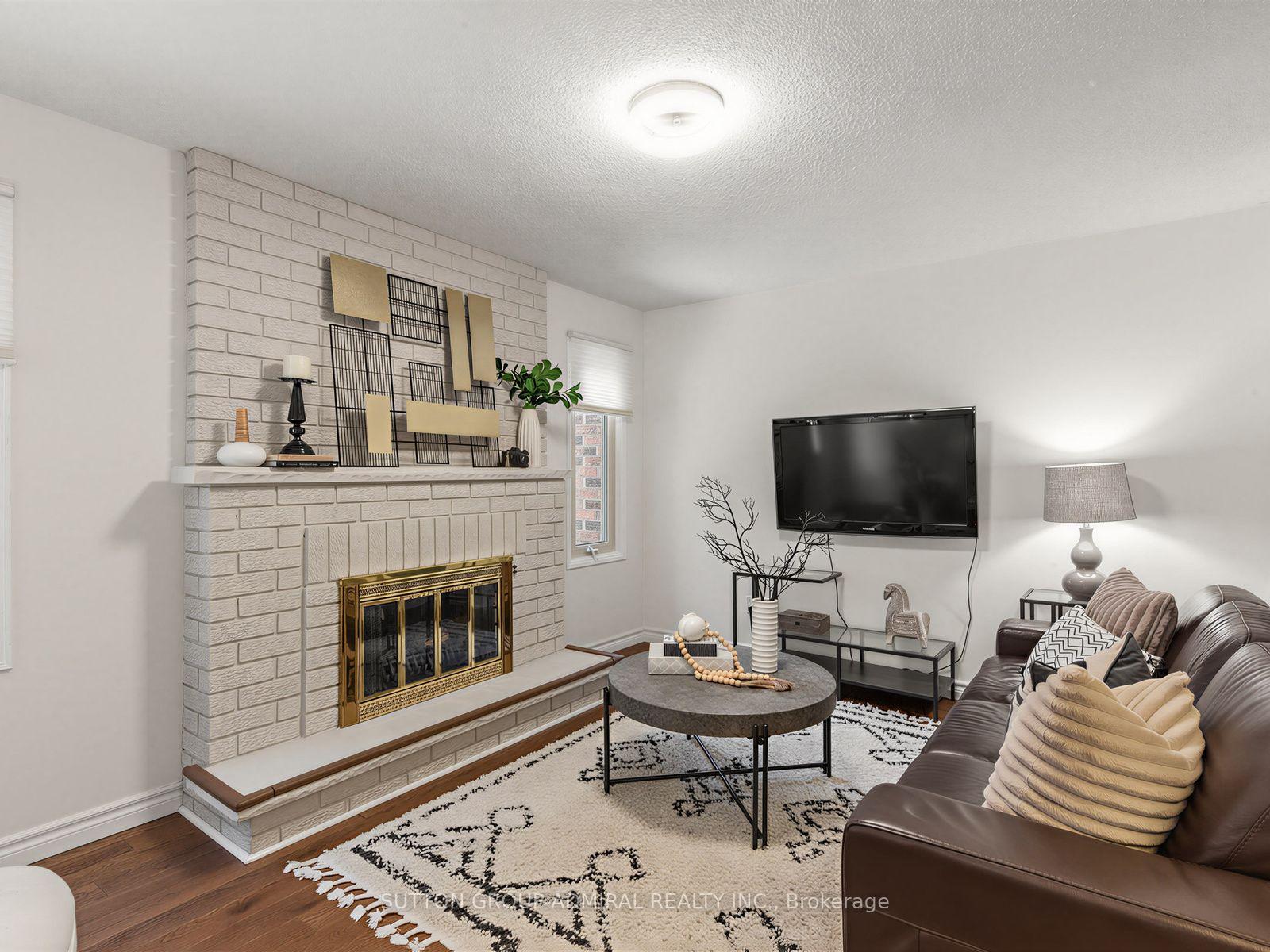 Photo 5 of 59 Marita Place, Vaughan, Glen Shields — HOMEH