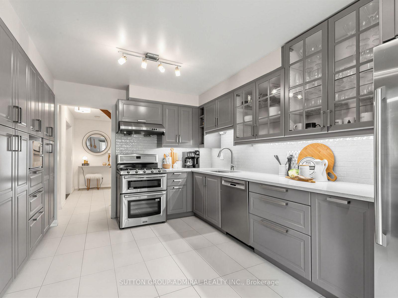 Photo 11 of 59 Marita Place, Vaughan, Glen Shields — HOMEH