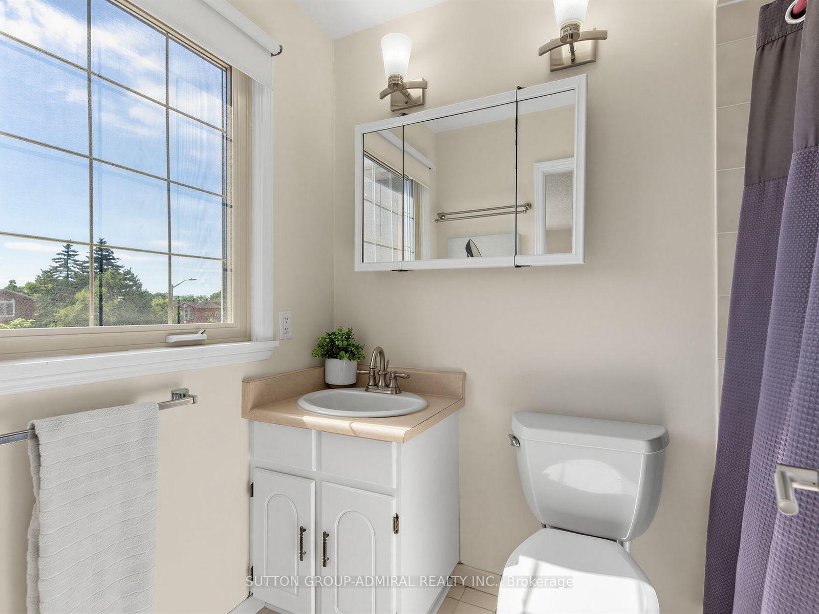 Photo 18 of 59 Marita Place, Vaughan, Glen Shields — HOMEH