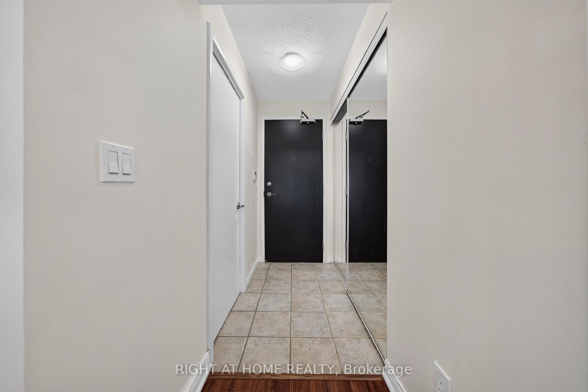 Photo 3 of Unit 321, 231 Fort York Boulevard, Toronto, Niagara — HOMEH