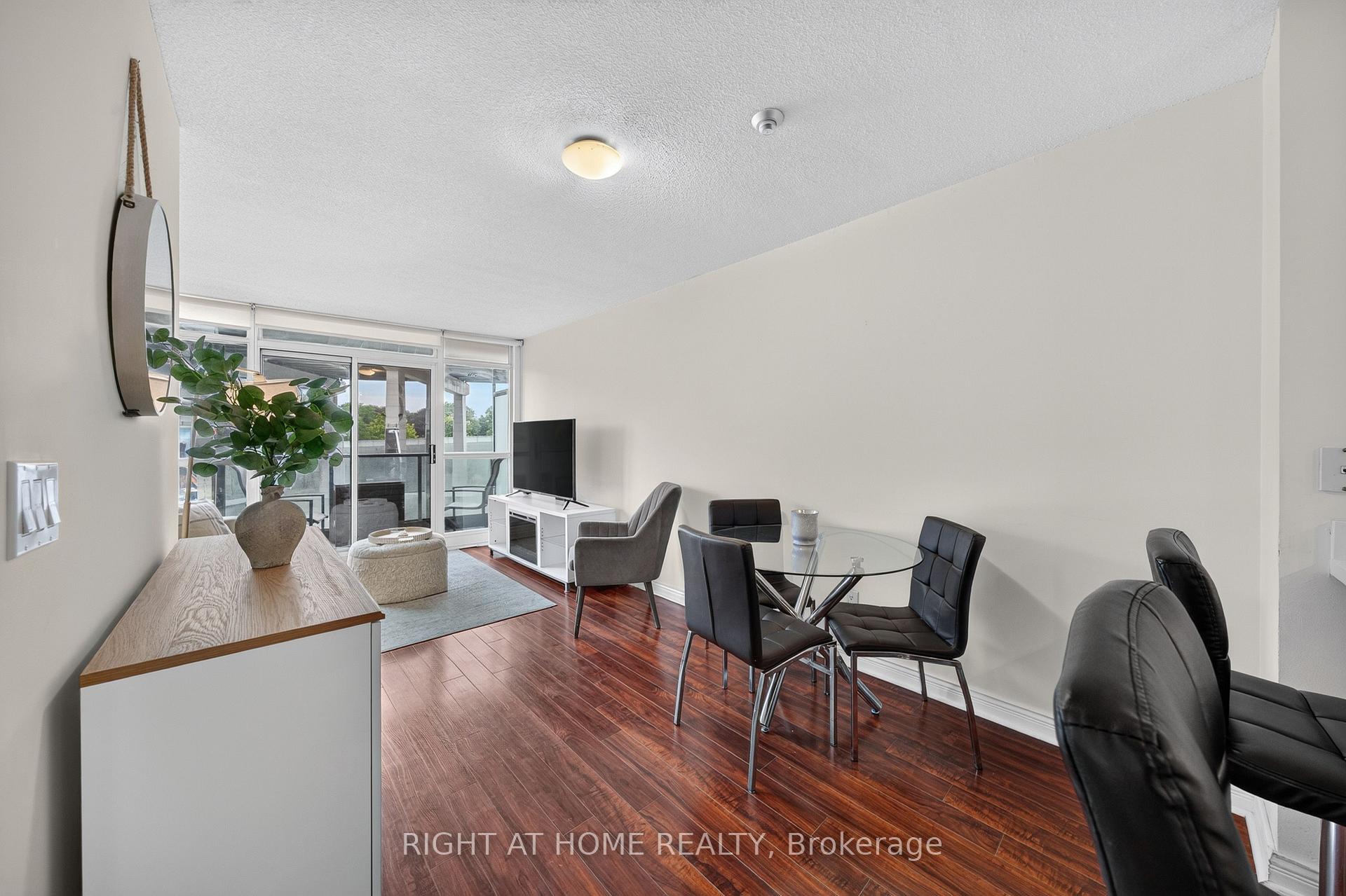 Photo 4 of Unit 321, 231 Fort York Boulevard, Toronto, Niagara — HOMEH