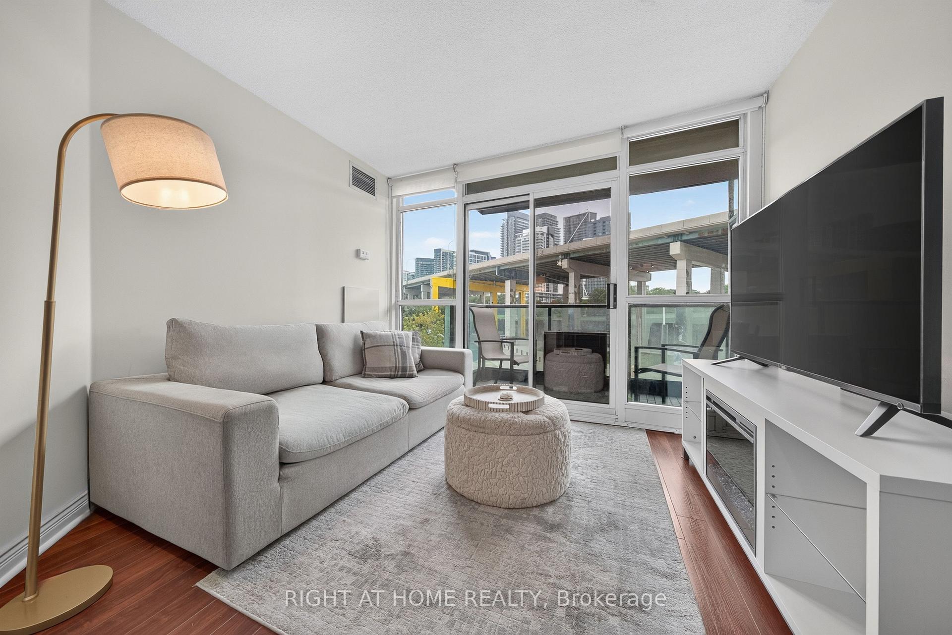Photo 7 of Unit 321, 231 Fort York Boulevard, Toronto, Niagara — HOMEH
