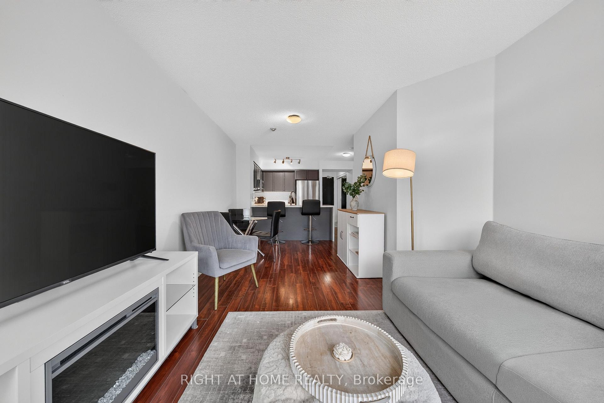 Photo 9 of Unit 321, 231 Fort York Boulevard, Toronto, Niagara — HOMEH