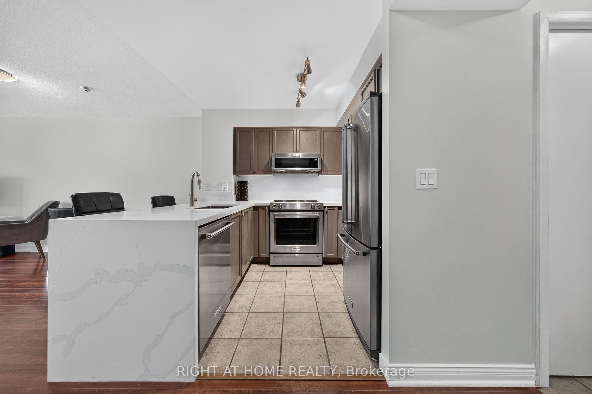 Photo 11 of Unit 321, 231 Fort York Boulevard, Toronto, Niagara — HOMEH