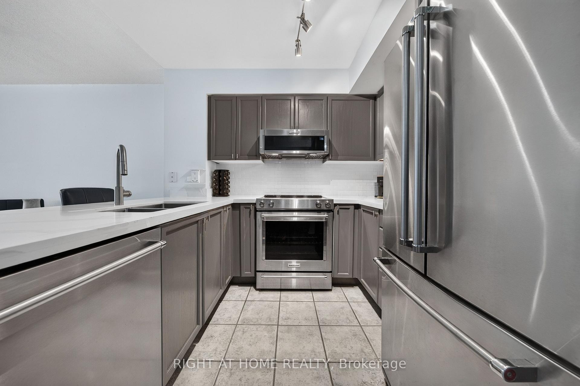 Photo 12 of Unit 321, 231 Fort York Boulevard, Toronto, Niagara — HOMEH