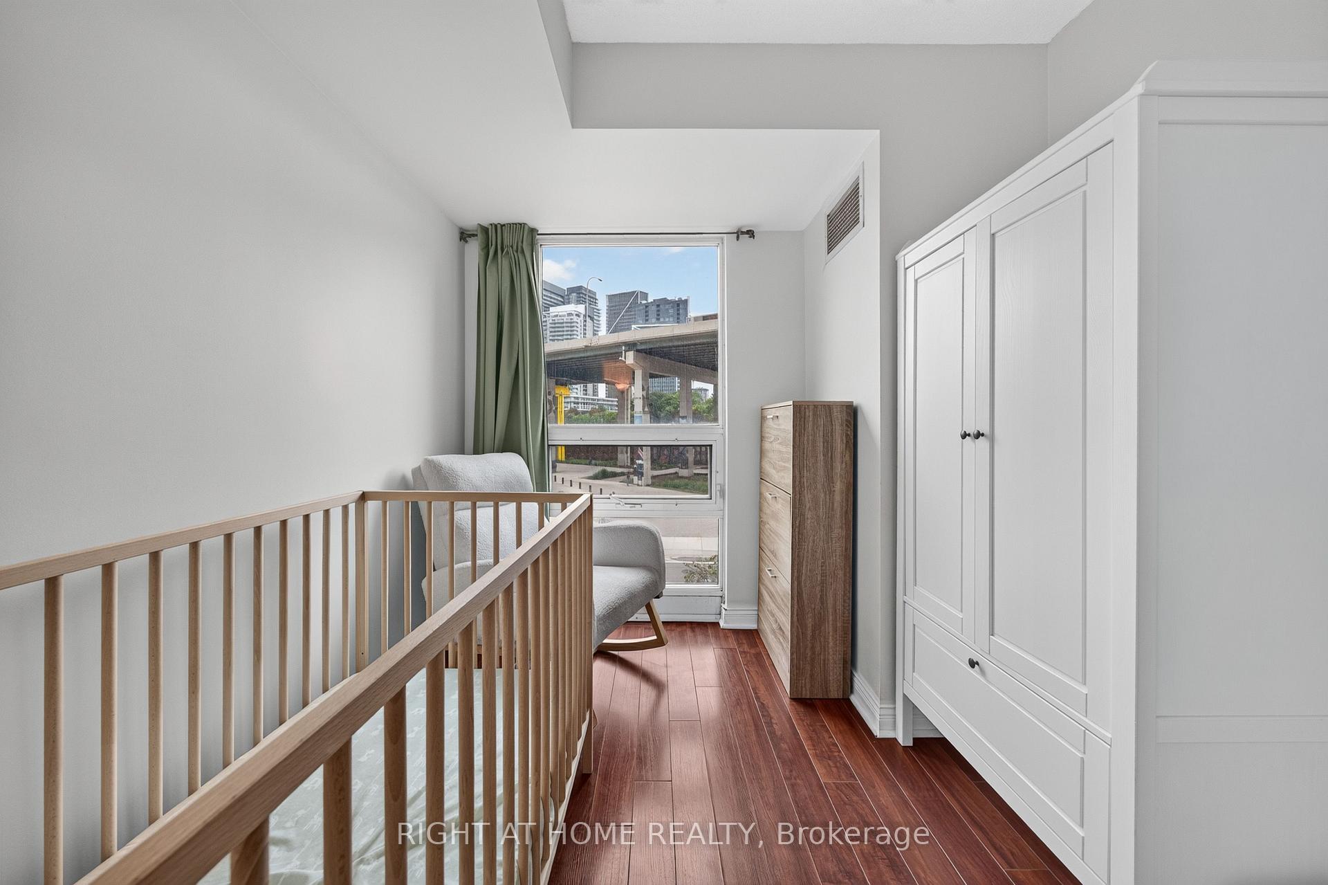 Photo 17 of Unit 321, 231 Fort York Boulevard, Toronto, Niagara — HOMEH