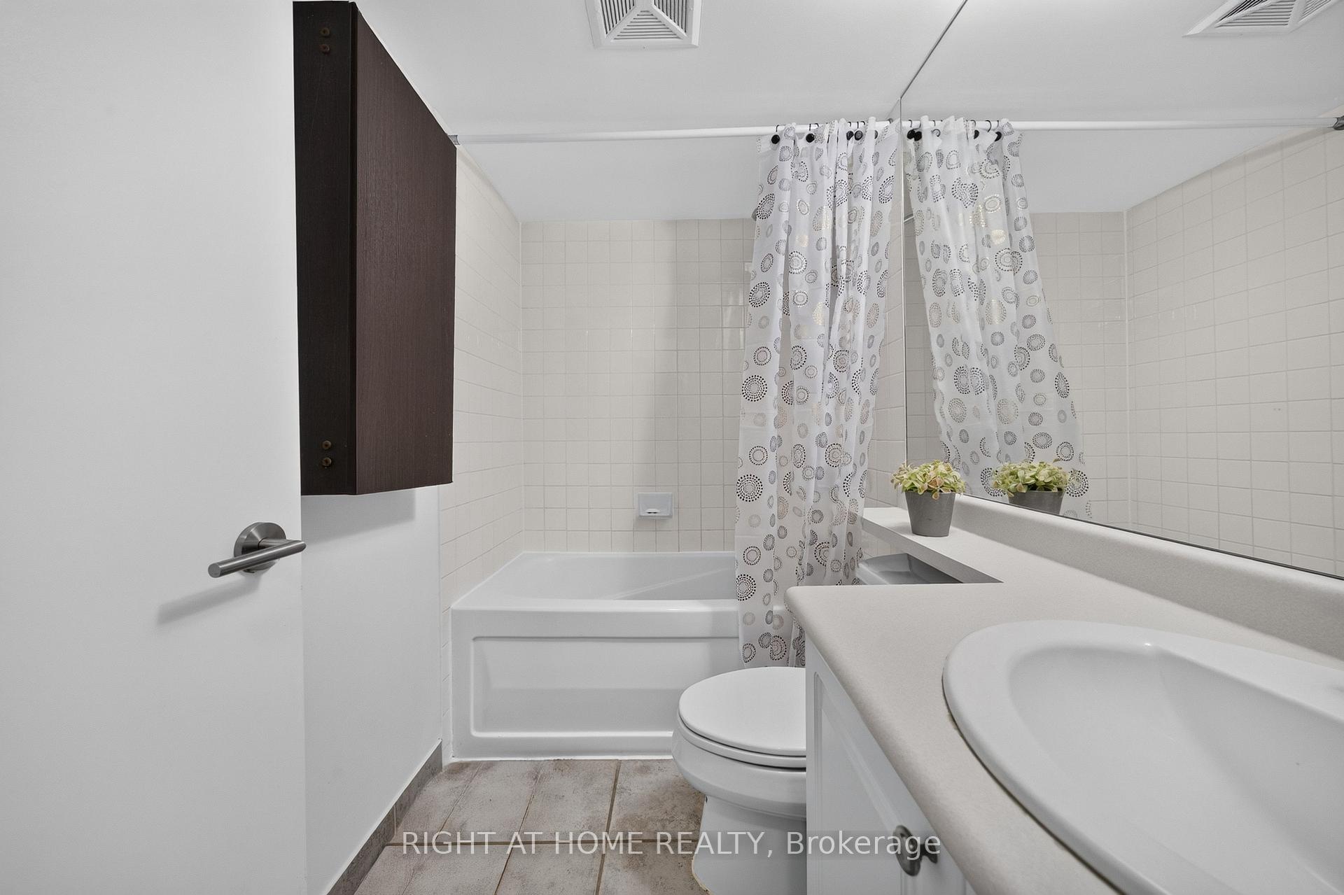 Photo 23 of Unit 321, 231 Fort York Boulevard, Toronto, Niagara — HOMEH