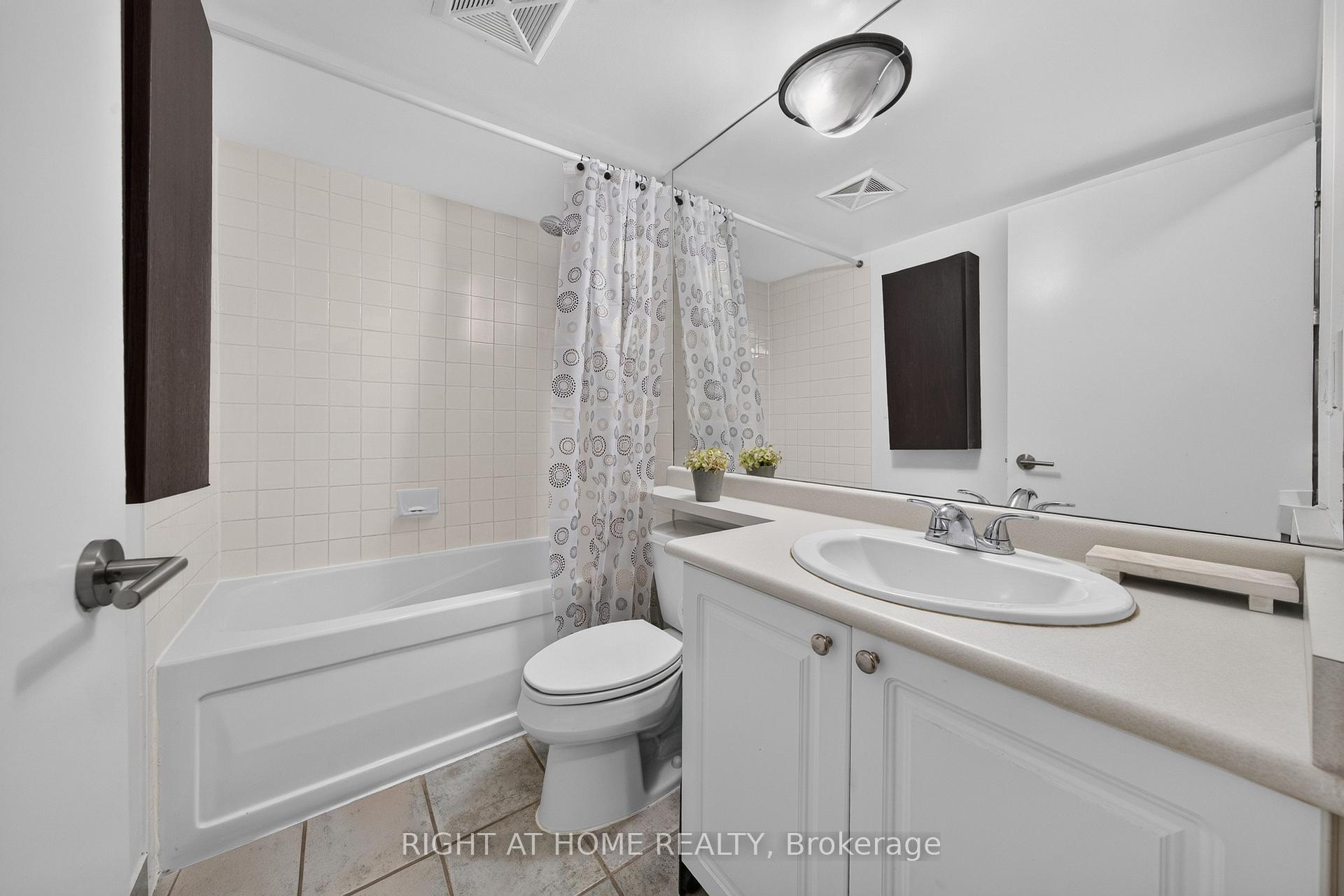 Photo 24 of Unit 321, 231 Fort York Boulevard, Toronto, Niagara — HOMEH