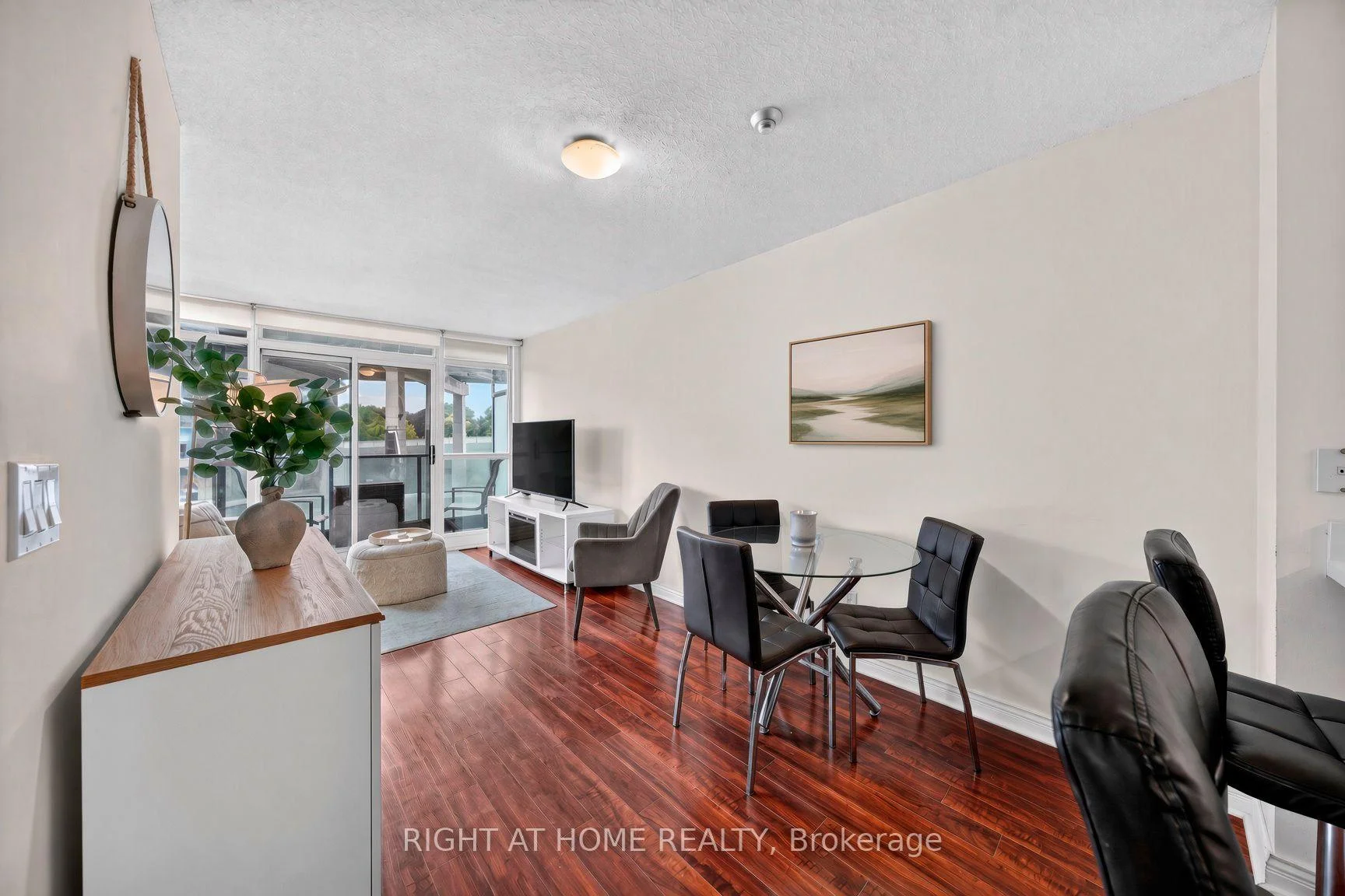 Photo 5 of Unit 321, 231 Fort York Boulevard, Toronto, Niagara — HOMEH