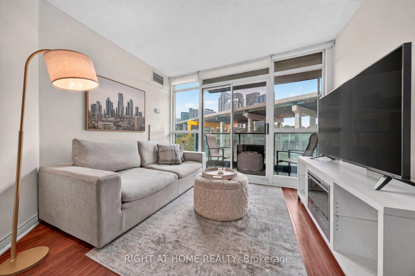 Photo 8 of Unit 321, 231 Fort York Boulevard, Toronto, Niagara — HOMEH
