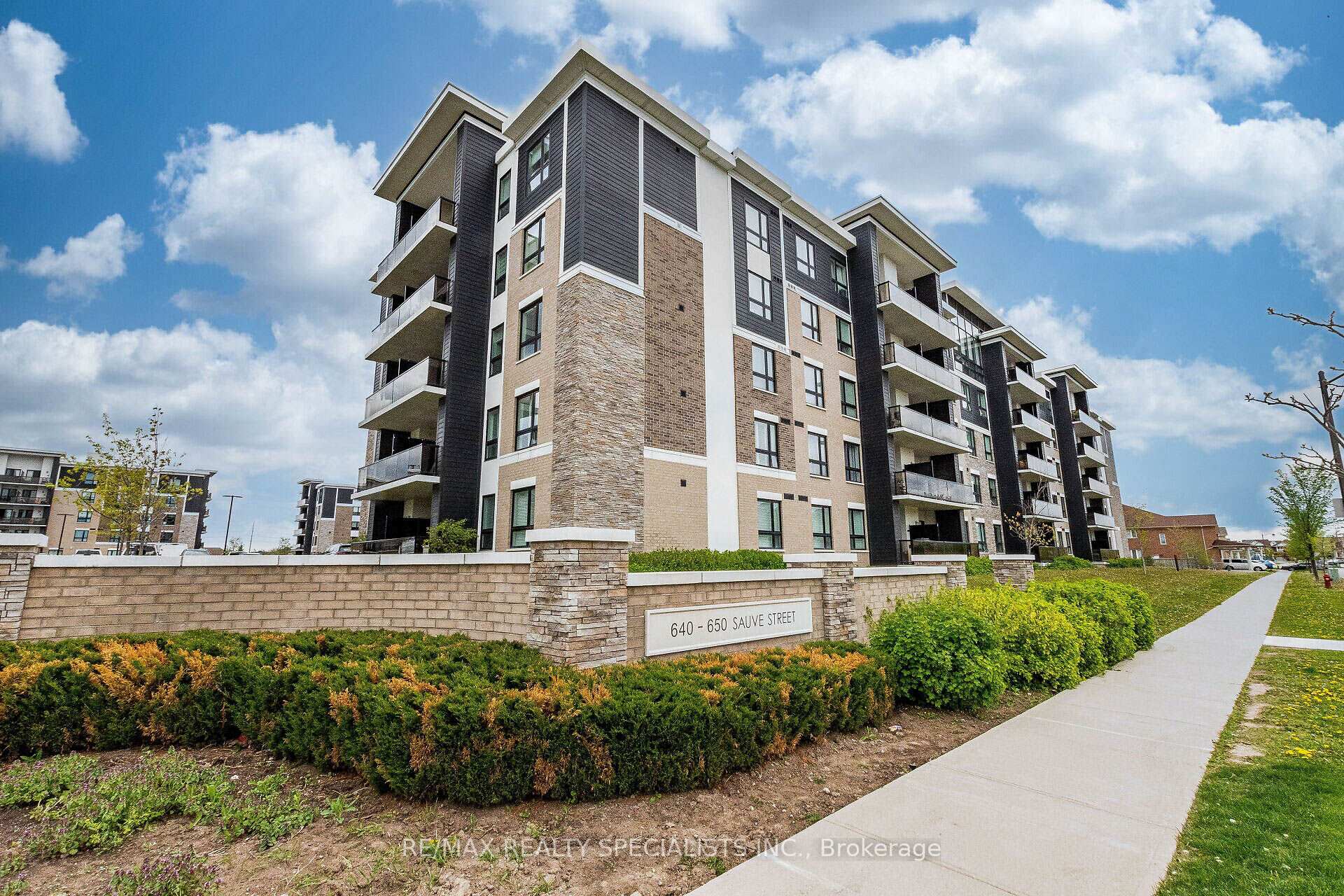 Photo of Unit 221, 640 Sauve Street