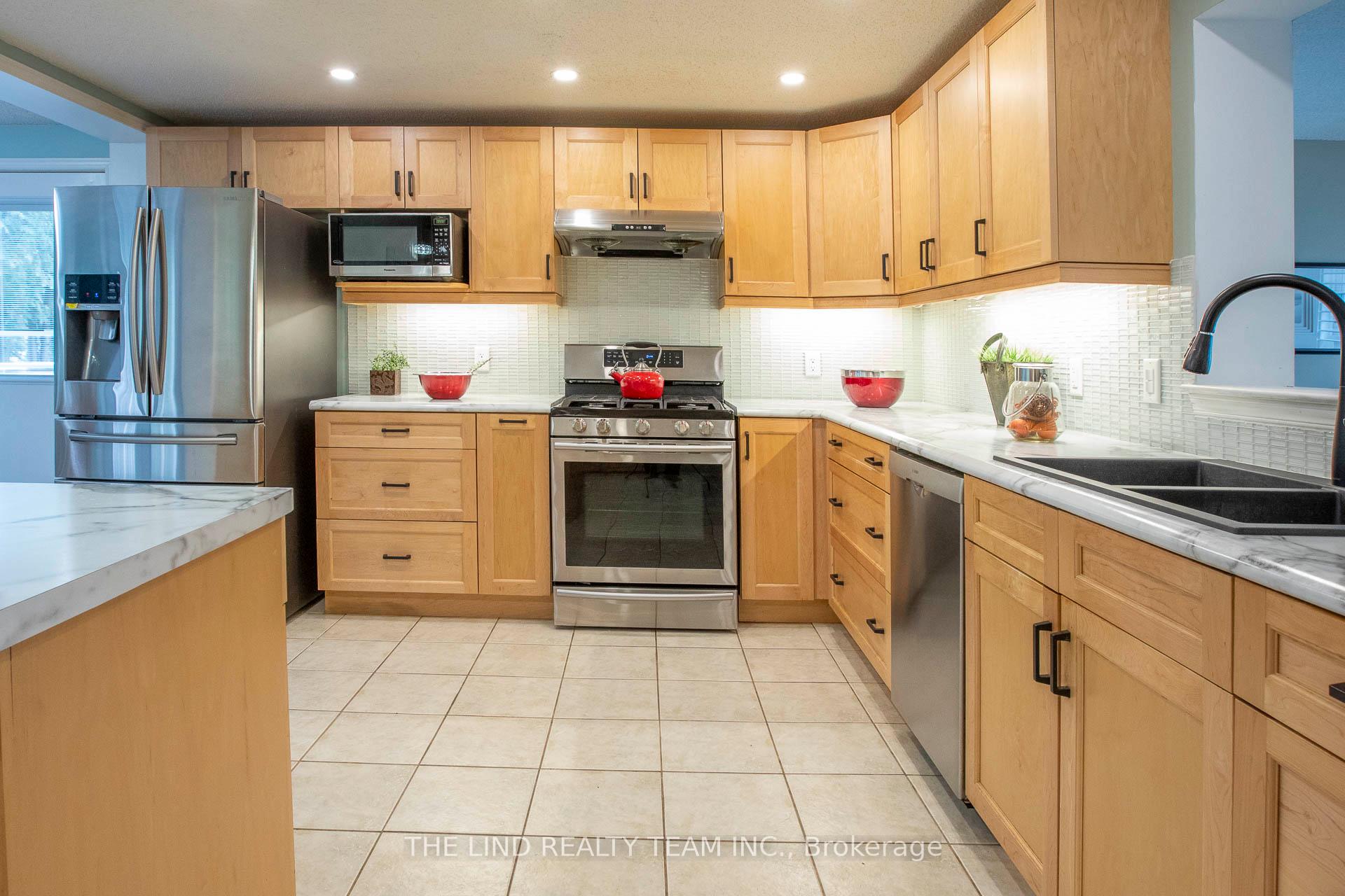 Photo 8 of 272 Jeff Smith Court, Newmarket, Gorham-College Manor — HOMEH
