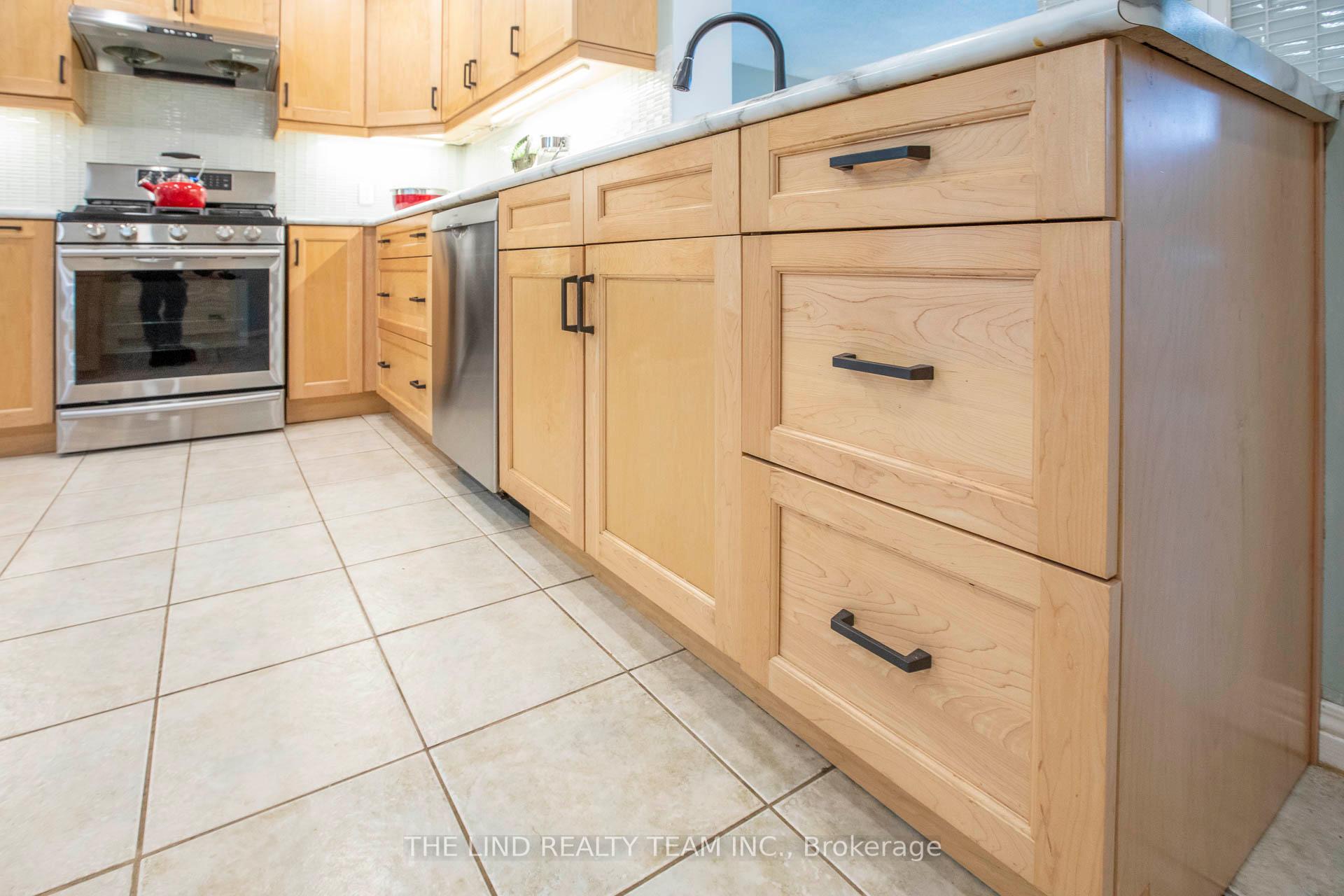 Photo 10 of 272 Jeff Smith Court, Newmarket, Gorham-College Manor — HOMEH
