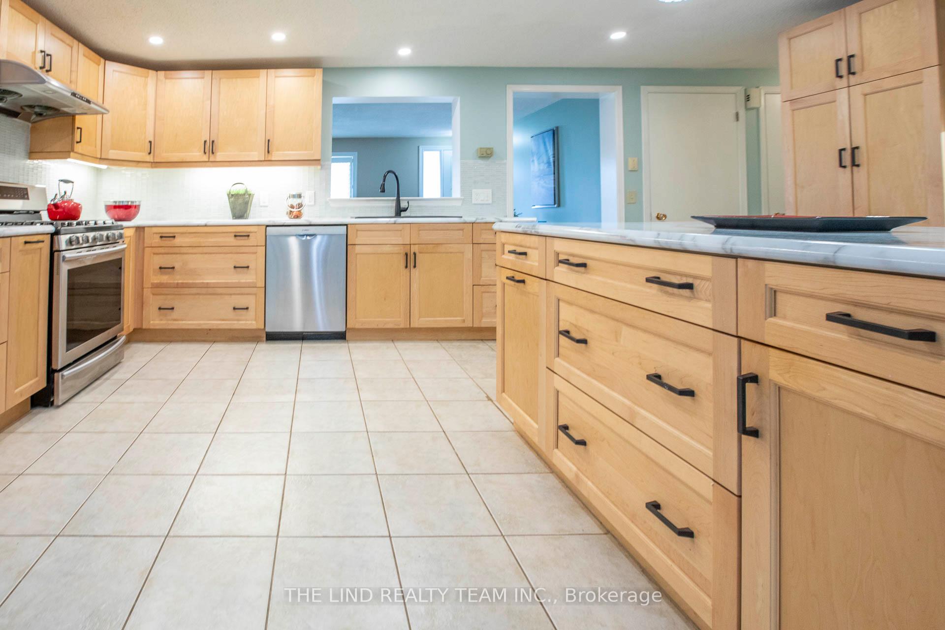 Photo 12 of 272 Jeff Smith Court, Newmarket, Gorham-College Manor — HOMEH