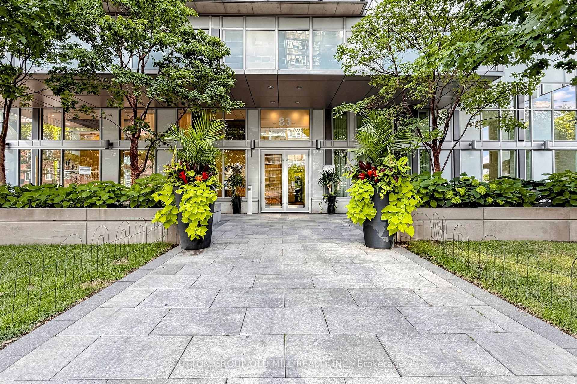 Photo 3 of Unit 208, 83 Redpath Avenue, Toronto, Mount Pleasant West — HOMEH