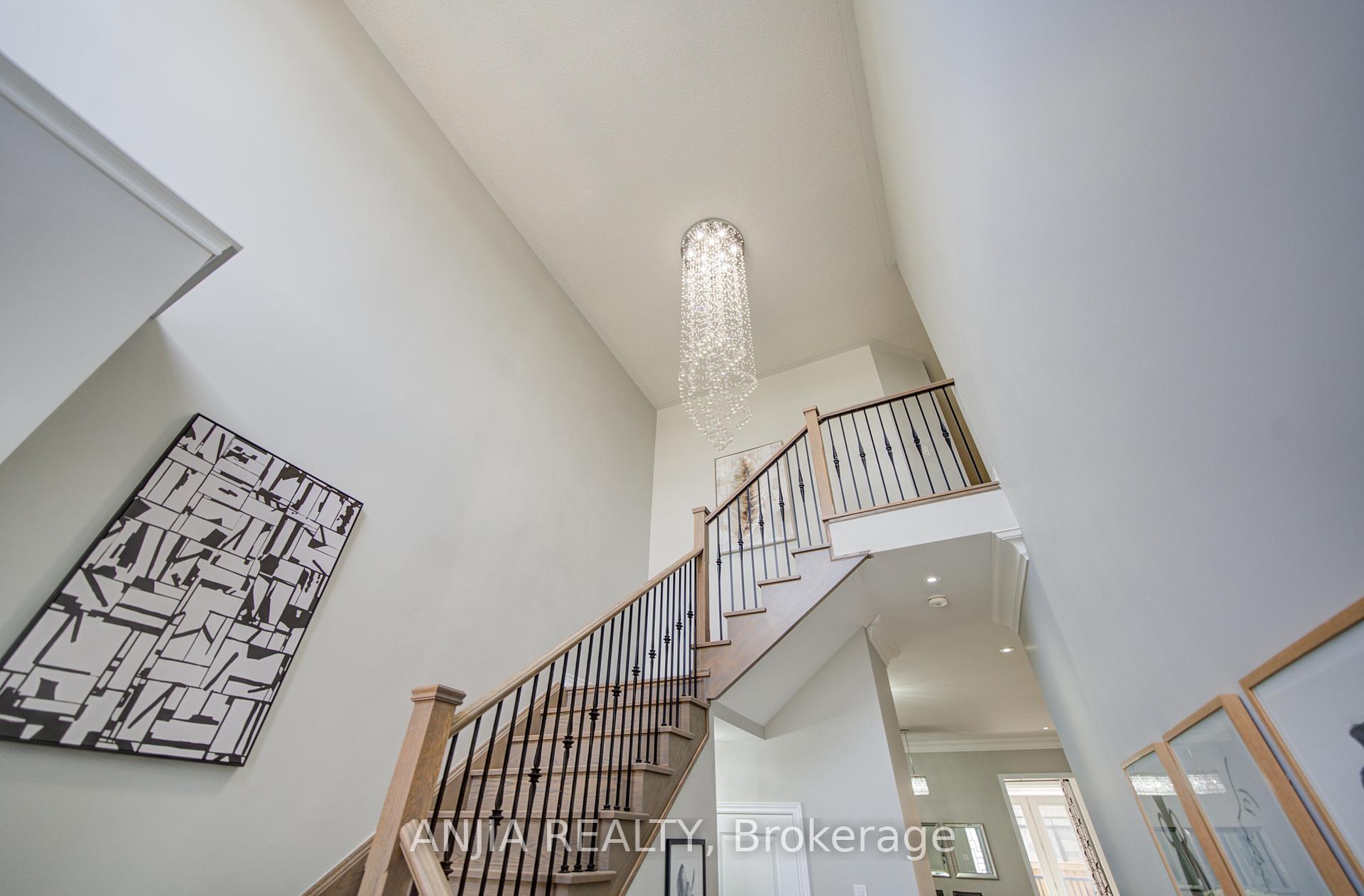 Photo 4 of 63 Suttonrail Way, Whitchurch-Stouffville, Stouffville — HOMEH